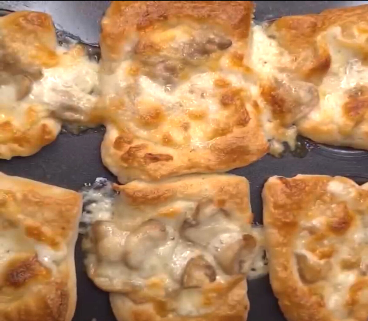 слойки с грибами и сыром