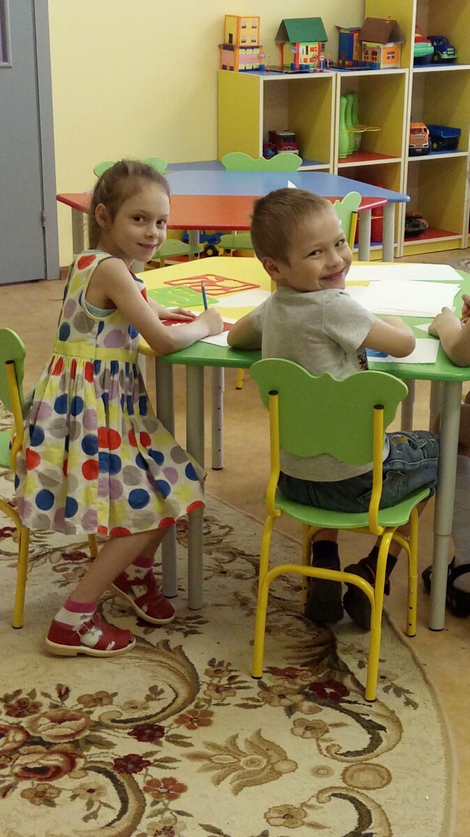 Двойняшки, Катюша и Ренат. 