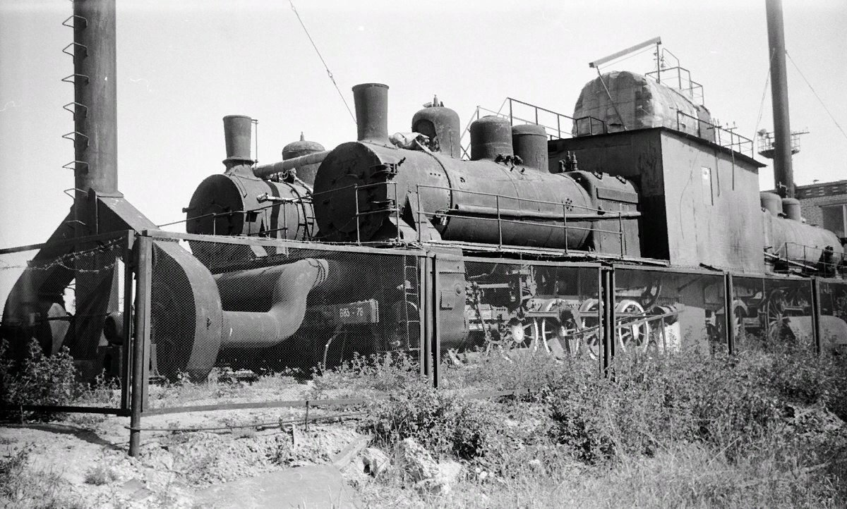 Фото сделано в районе улицы Наркомвод в 1988 году.