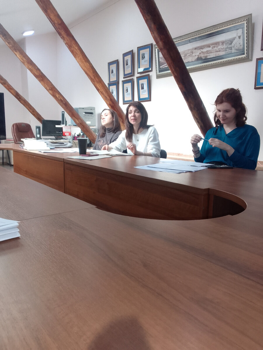 Мастера детской литературы. Слева направо: Марина Номоконова, Виктория Татур, Анна Фенина-Жукова. Фото моё.