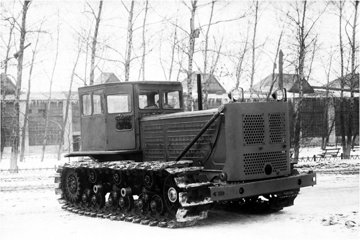 Портальный лесовоз т140м2. Портальный погрузчик т-140. Портальный автолесовоз т-140м2 инв. Т 140. Чтз т-100м 1/43.