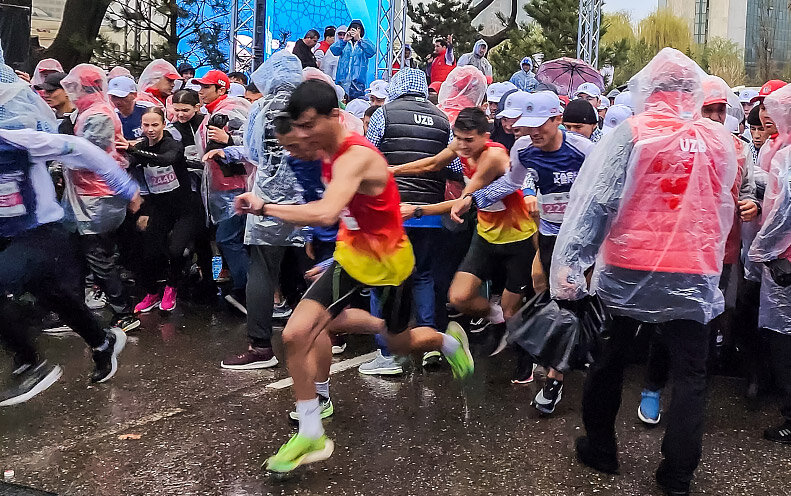 Старт полумарафона. Фото Андрея Кудряшова/«Фергана»