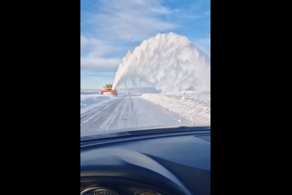     Дорога на Териберку - одна из самых трудных для водителей в Мурманской области. Фото: скриншот видео / vk.com/my_teriberka