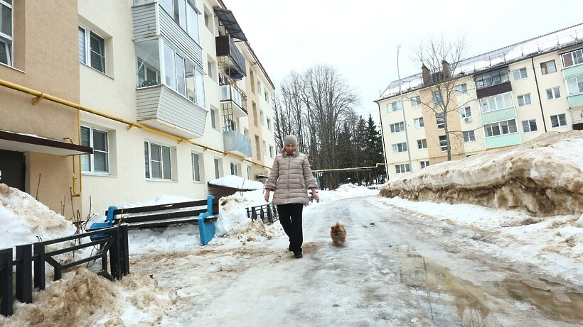    Губернатор Московской области Андрей Воробьев с жителями обсудил планы по капремонту МКД в Восходе © Антон Чернов, «Подмосковье Сегодня»