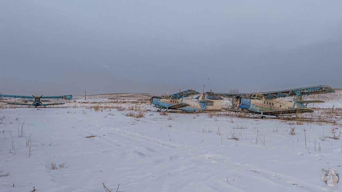 Нашёл в чистом поле «кладбище советских самолётов». Откуда они здесь?