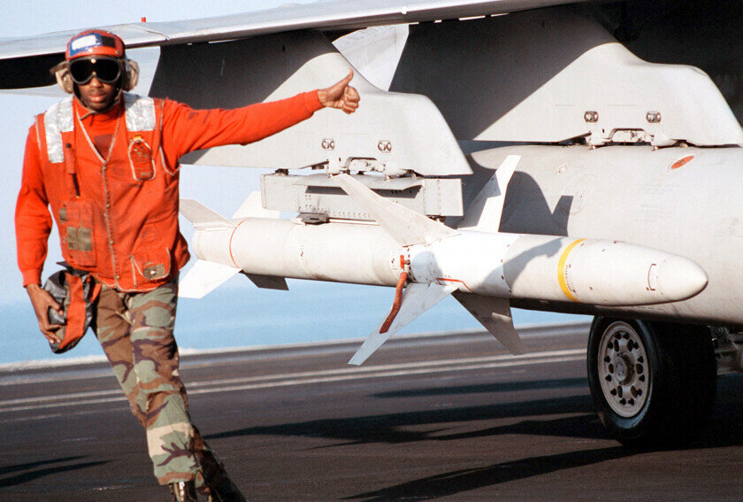    Ракета AGM-88 HARM на самолёте McDonnell Douglas F/A-18 Hornet / Wikimedia