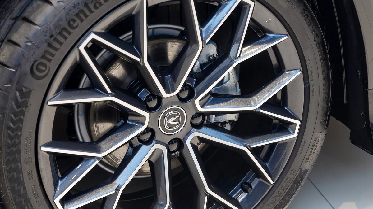 На UNI-T ставят колёса размерностью 18 или 20 дюймов