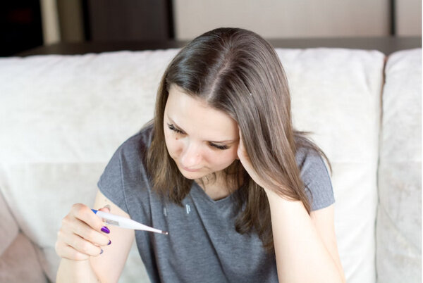 Россиянам перечислили одобренные медиками "народные" методы снижения температуры. Фото © Unsplash