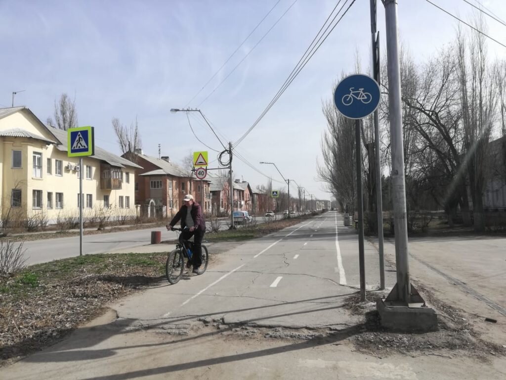 Велодорожка вдоль улицы Набережной📷     В Волжском состоялась прямая «дорожная» линия с вице-мэром Алексеем Мацаевым

