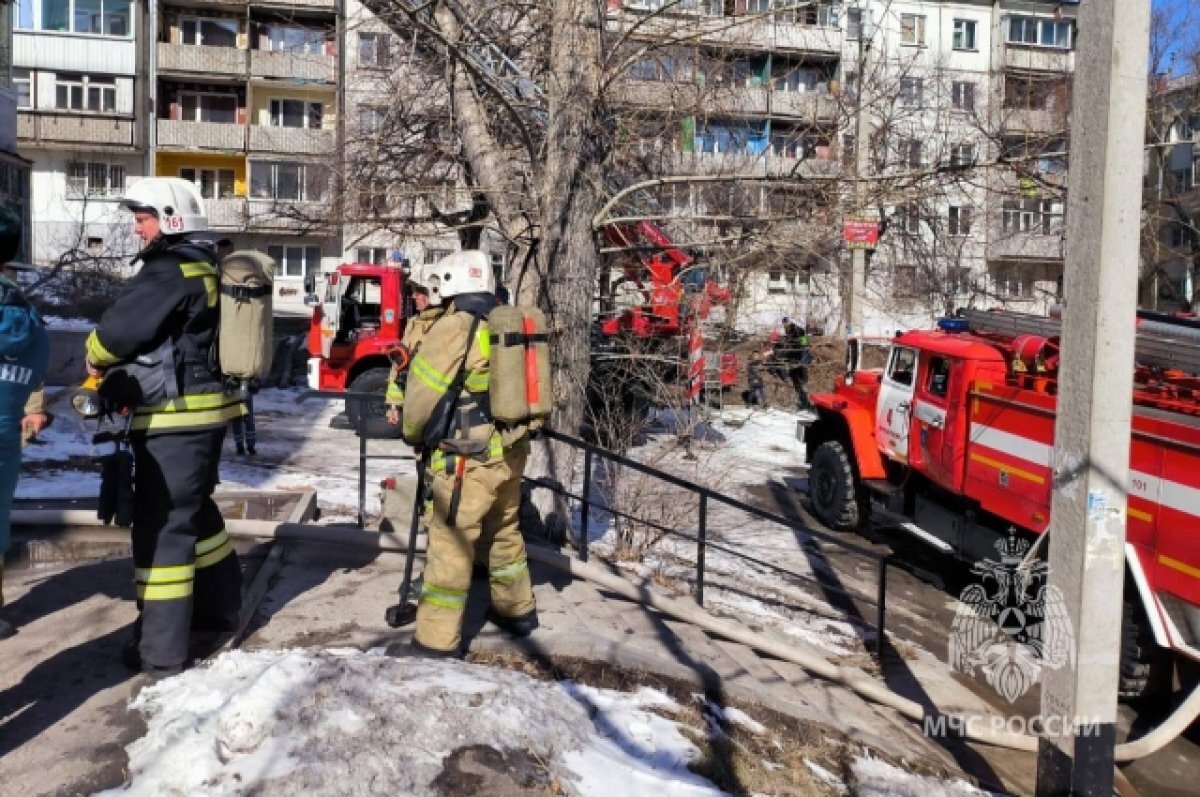    8 человек спасли на пожаре в многоэтажном доме в Иркутске утром 3 апреля