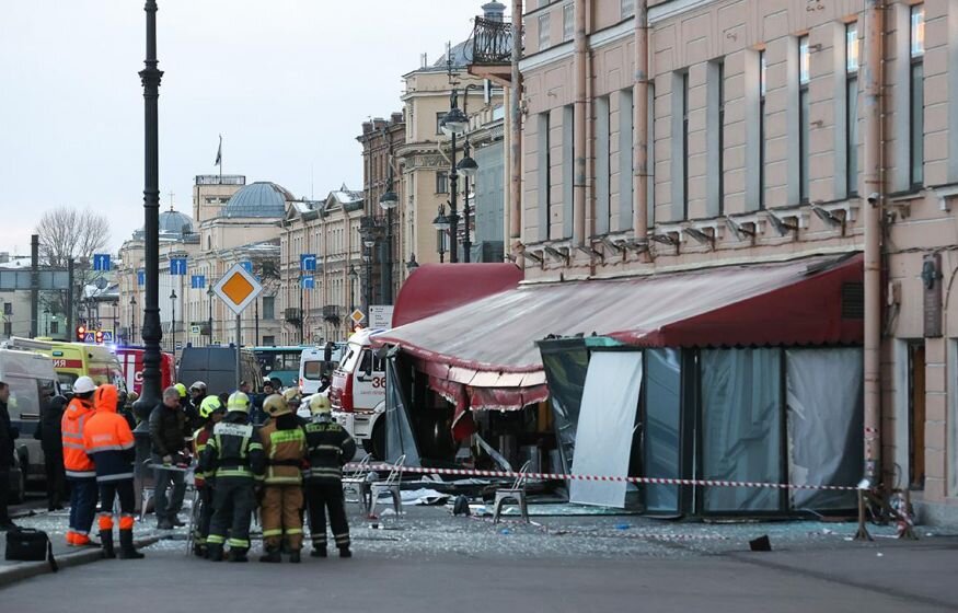    Очевидец рассказал, что Татарский пошутил про бомбу, узнав про подарок от Треповой