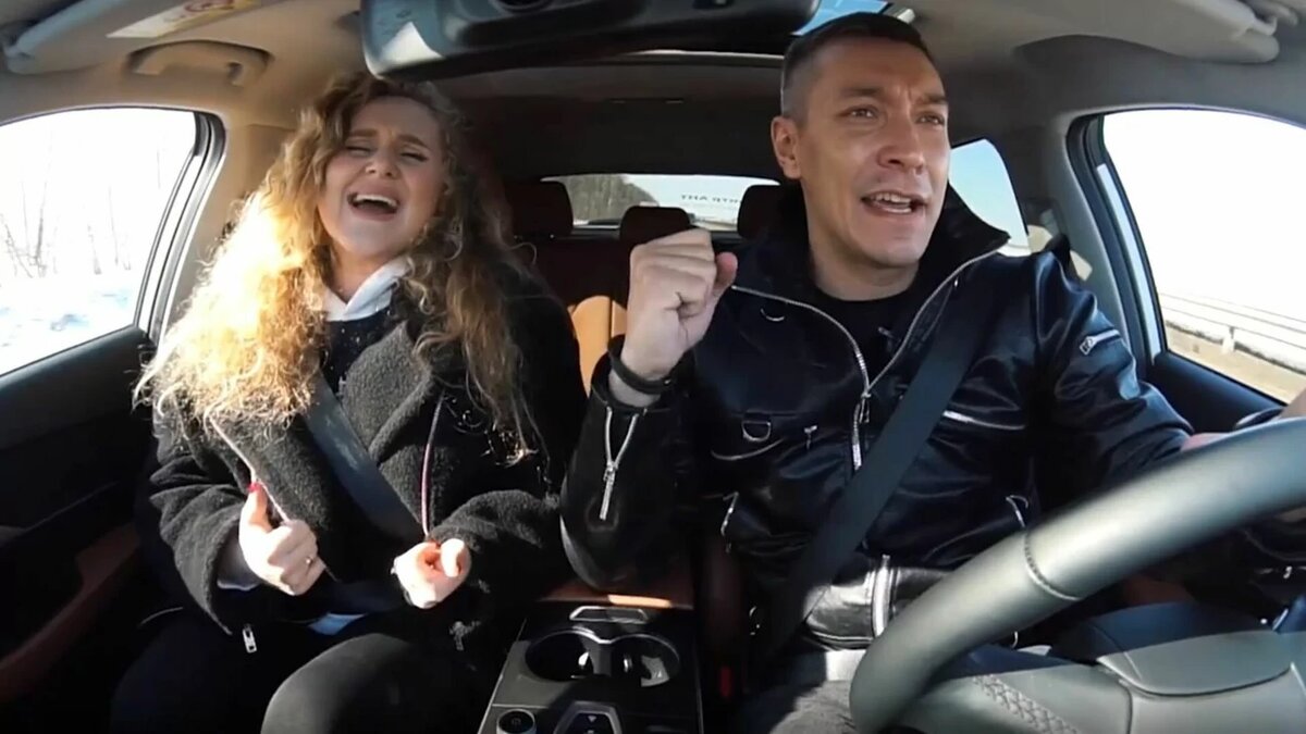 В Барнауле вышел первый выпуск программы "Караоке рулит" с OMODA C5