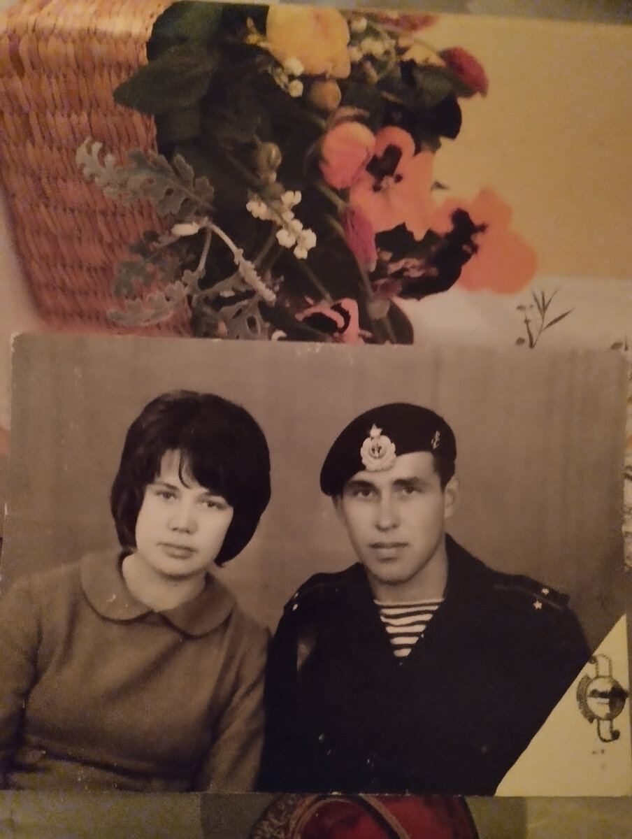 Мои мама и папа только поженились.