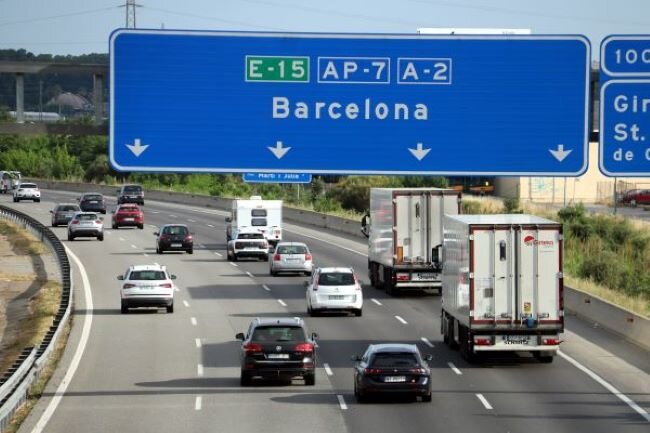 Грузовики будут двигаться только по правой полосе в Каталонии на AP 7
