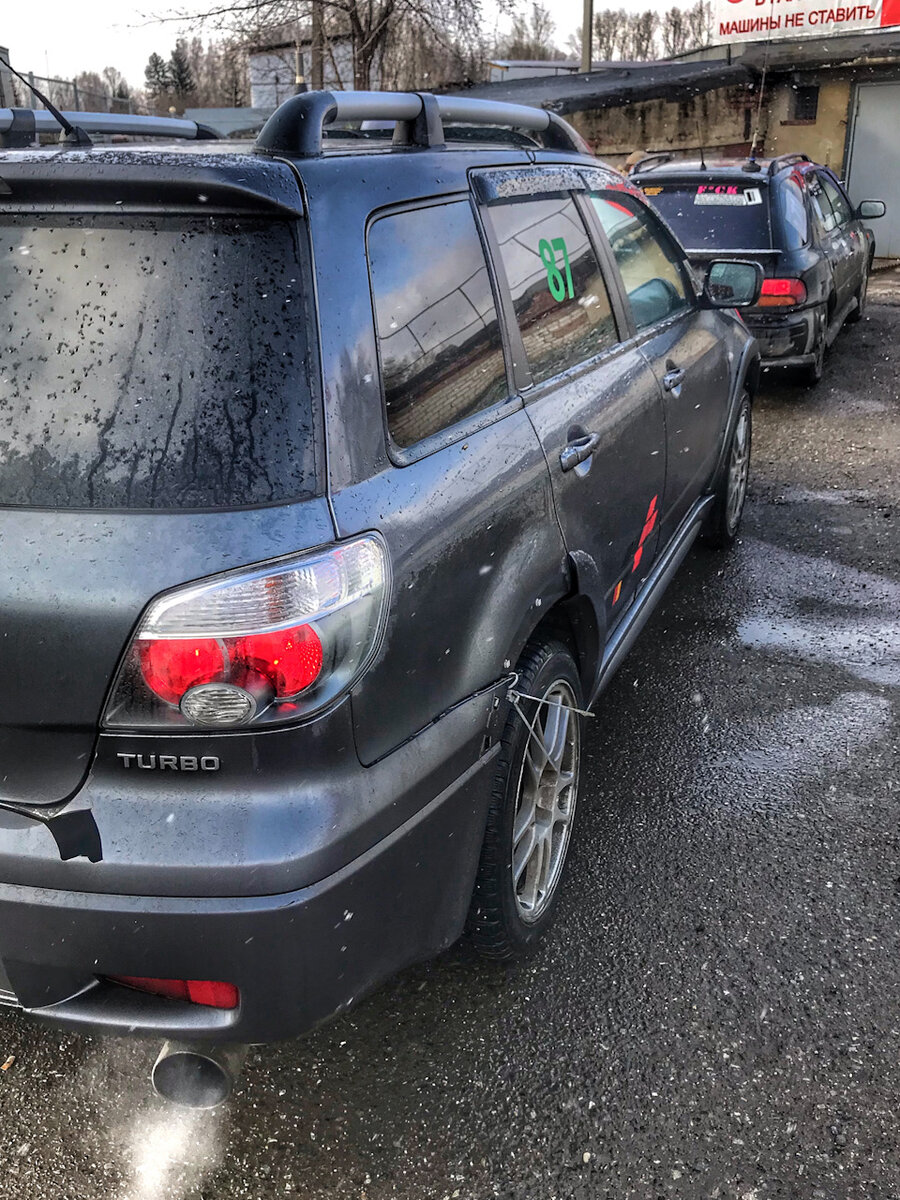 Бампер на стяжках — признак настоящего гонщика )