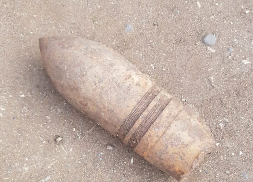    В Новосергиевке мужчина за гаражом в старой куче мусора нашел боевой снаряд Кристина Просвиркина