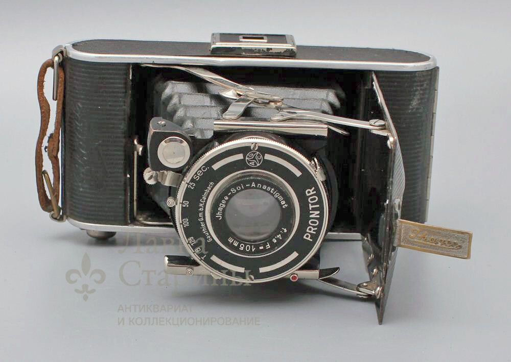 Фотоаппарат Ihagee, 1933-1939 гг., Auto Ultrix Junior (6x9) ST Prontor T.B. 1/25-1/125, Ihagee-Sol-Anastigmat 4,5/105. Фото с нашего сайта dvaveka.ru