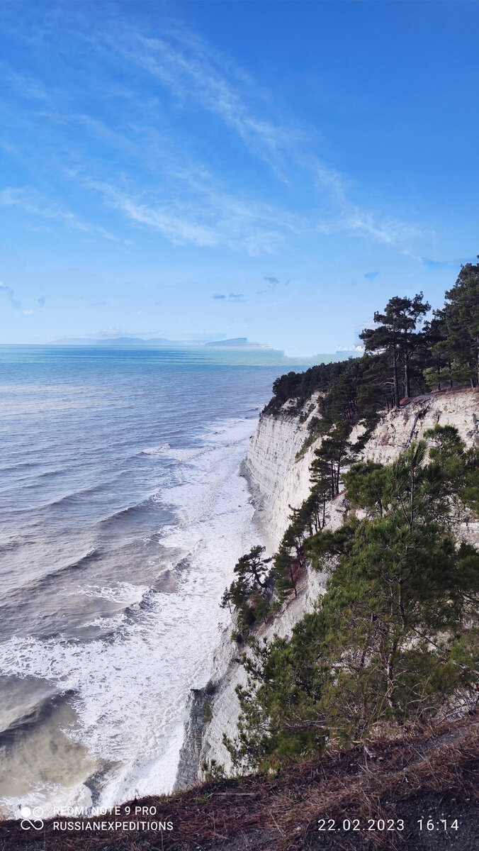 Почти чистое небо.