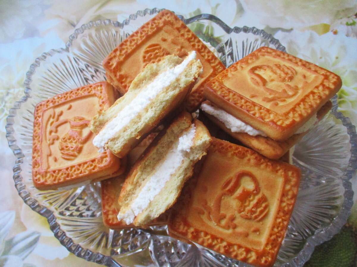 Получается вкусный и сытный десерт, дети обязательно будут просить ещё и ещё!Справится даже ребенок,готовить очень просто и быстро)