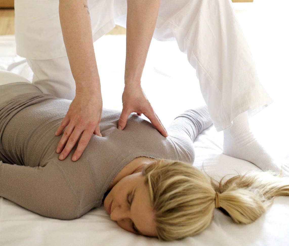 Massage японские. Массаж шиацу (шиатсу). Юмейхо. Японский массаж Юмейхо. Японский точечный массаж шиацу