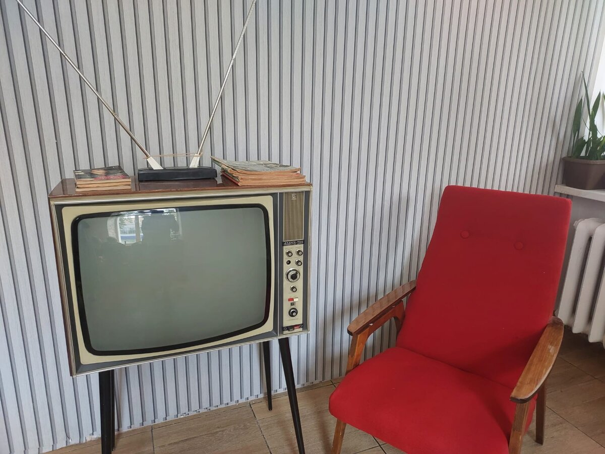 Телевизор 90х