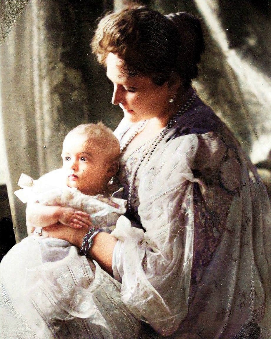 Императрица Александра Федоровна с Цесаревичем Алексеем