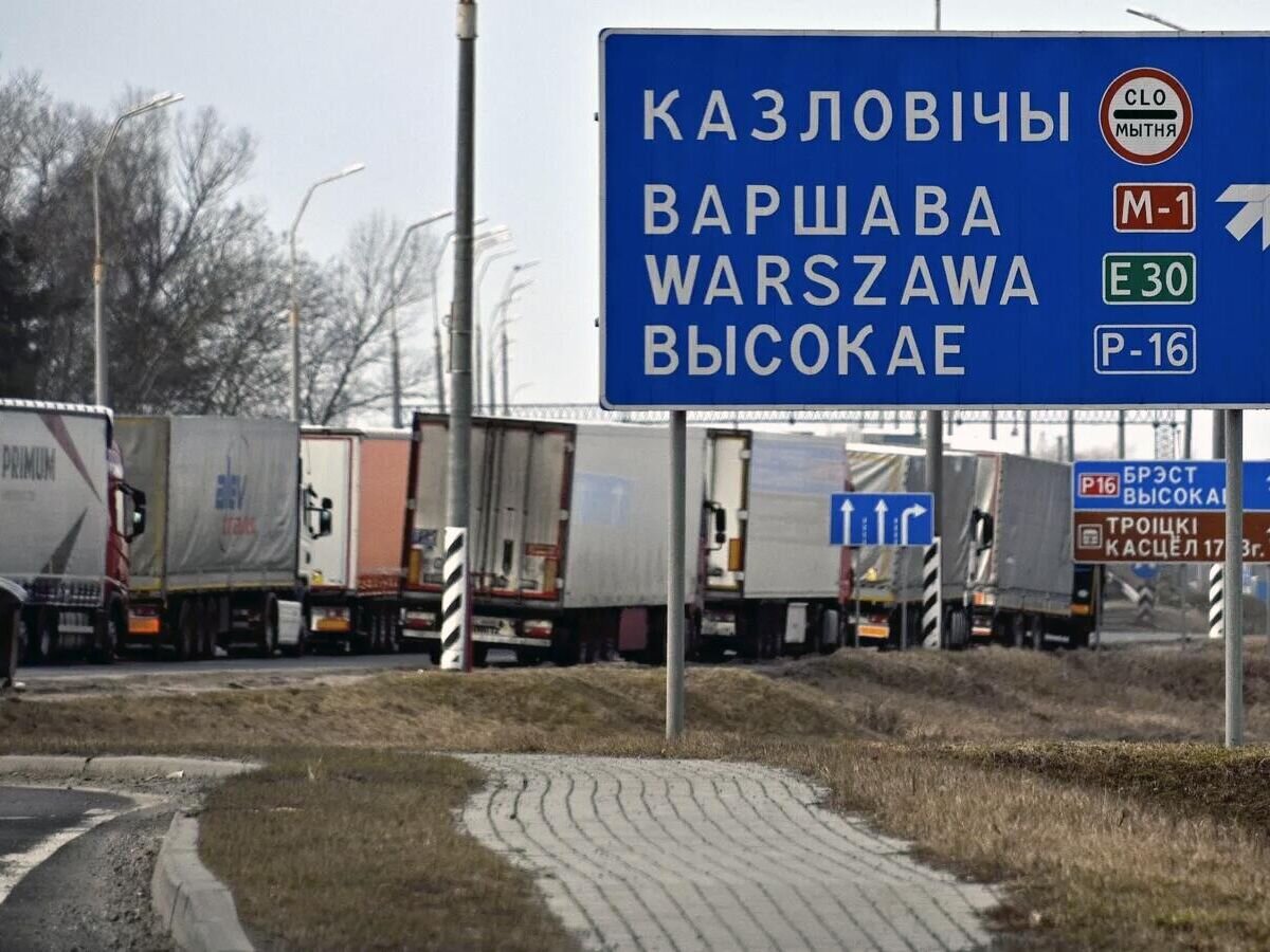    Грузовики на белорусско-польской границе© Sputnik / Виктор Толочко