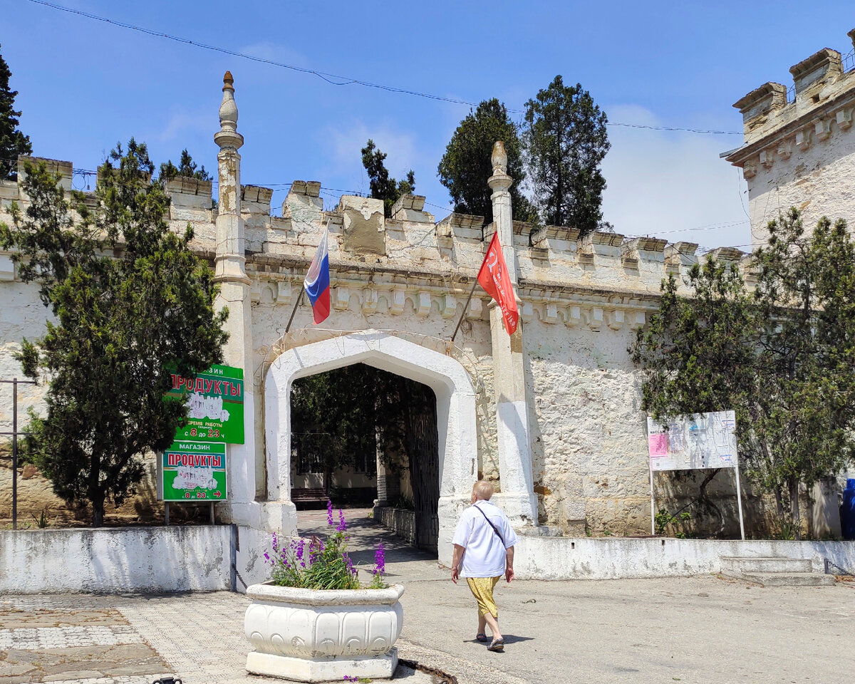 В этом замке находится один из двух имеющихся в Новом Свете банкоматов
