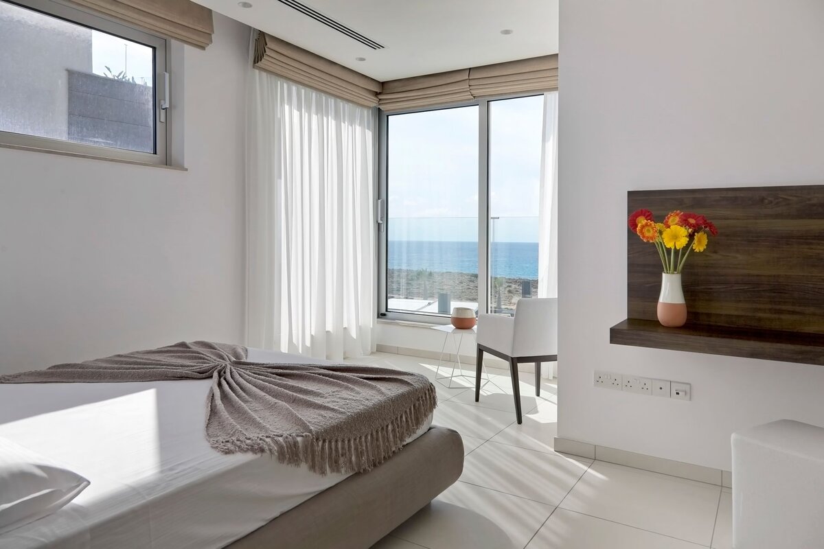 Самый распространенный формат недвижимости в Пафосе - это виллы площадью 200 кв.м. с гостиной и тремя спальнями 