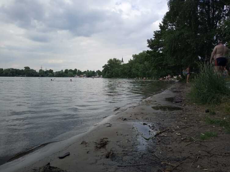 В озере купались