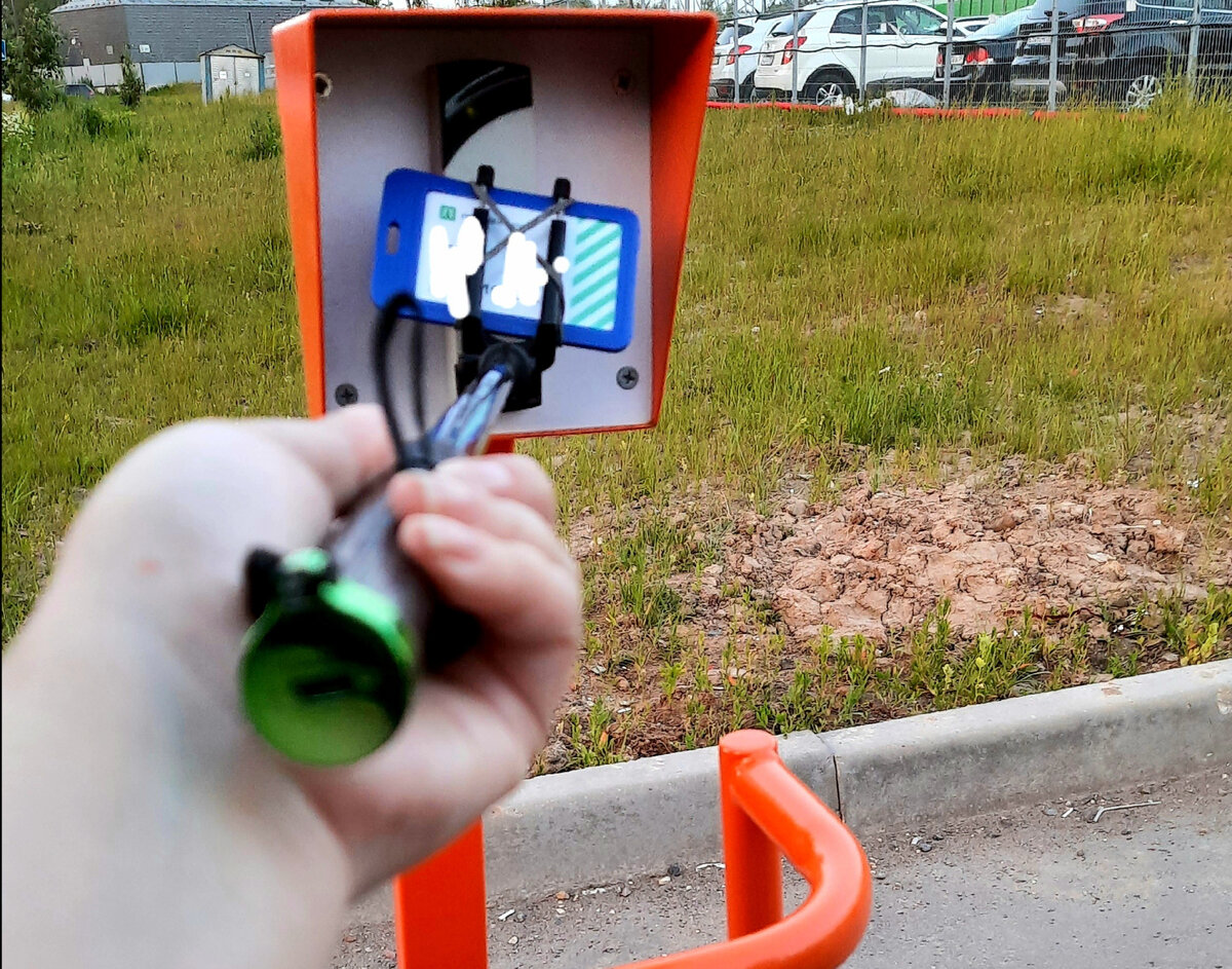 Селфи-палка пригодилась. Проезд через шлагбаум решен.