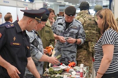    Росгвардейцы подмосковья посетили выставку «Предприятия России – Защитникам Отечества» © Пресс-служба Главного управления Росгвардии по Московской области