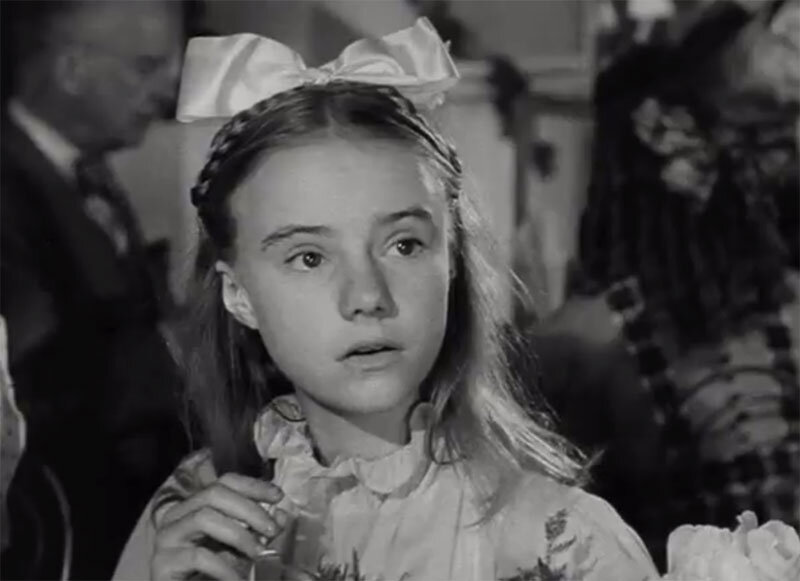 Кадр из одноименного фильма 1945 года. Режиссёр - Элиа Казан.  В роли Френси - Пэгги Энн Гарнер