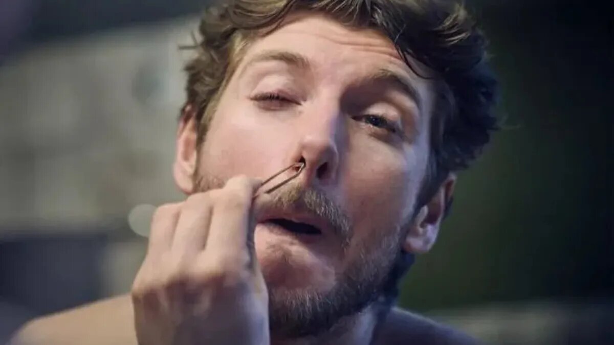 Врачи предупреждали об осложнениях восковой эпиляции или выщипывания волос в носу (Изображение: Getty Images)