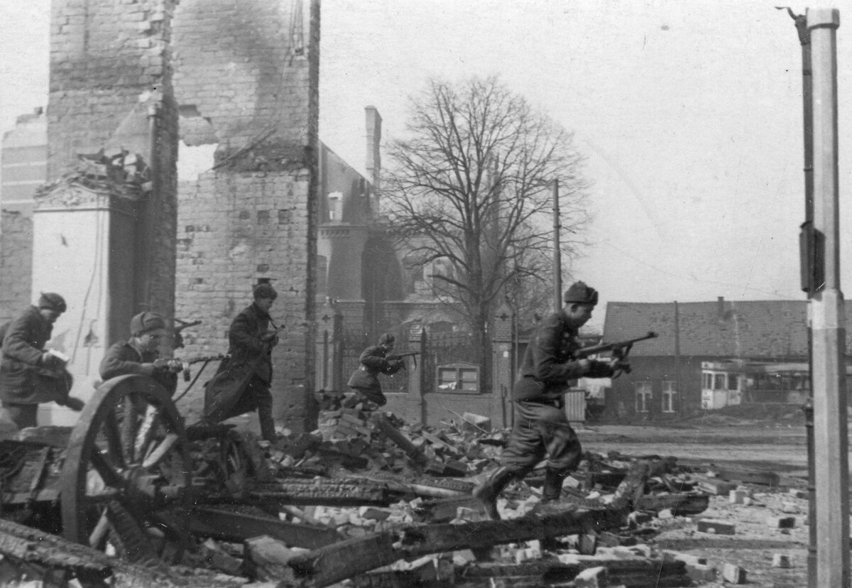 Кенигсберг взят год. Кенигсберг операция 1945. Штурм Кенигсберга 1945. Штурм Кенигсберга апрель 1945. Кенигсберг бои апрель 1945.