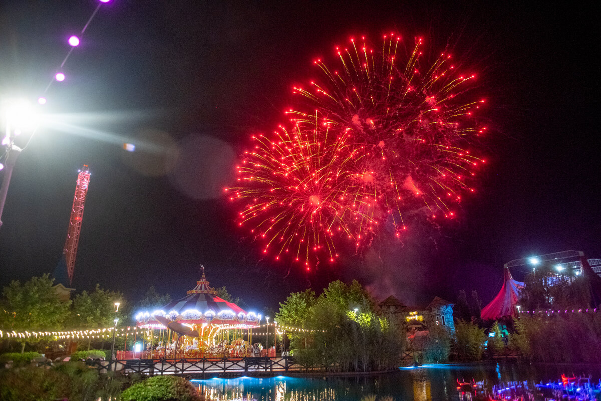 Фейерверки в Сочи Парке всегда поражают воображение
