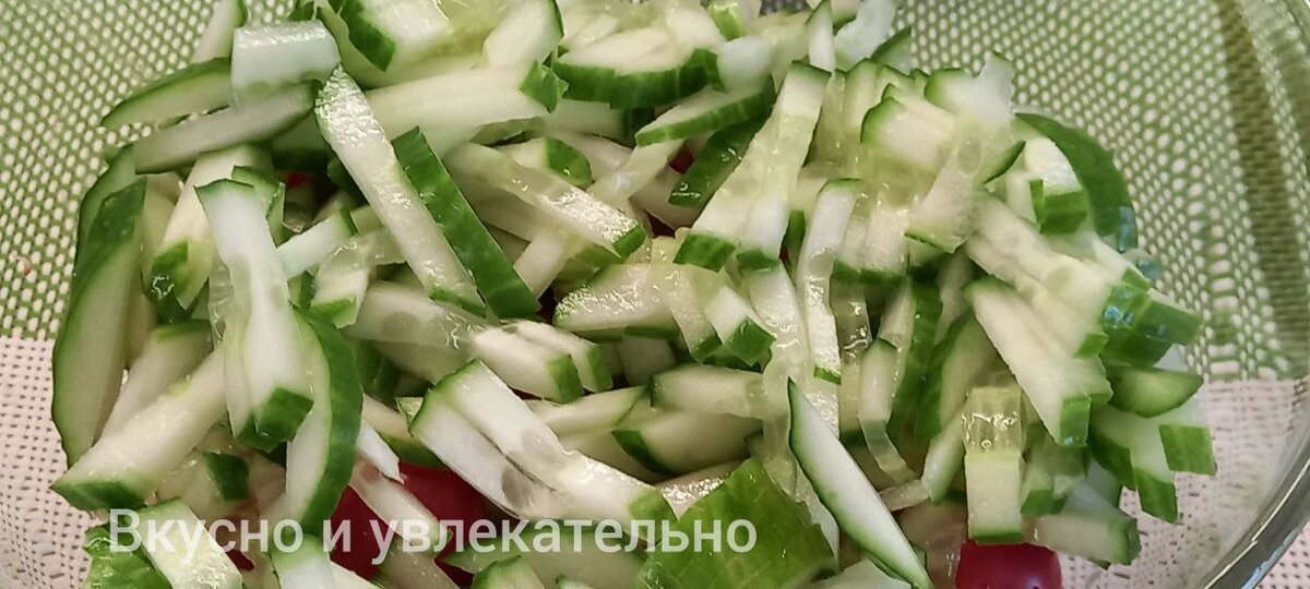 Салат с капустой, помидорами и огурцами в масле | Меню недели