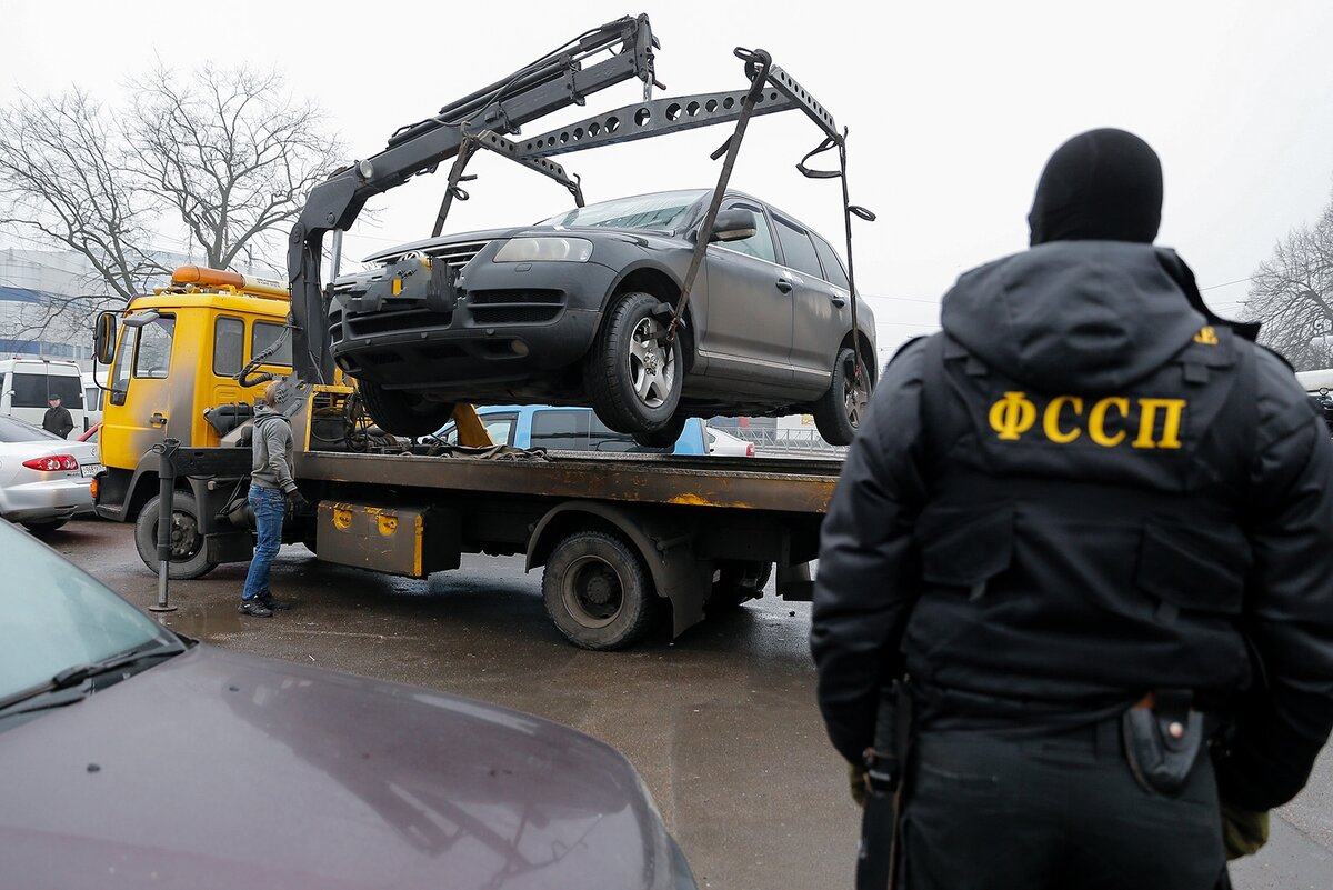 Арест имущества судебными приставами. Взято из Яндекс.Картинки