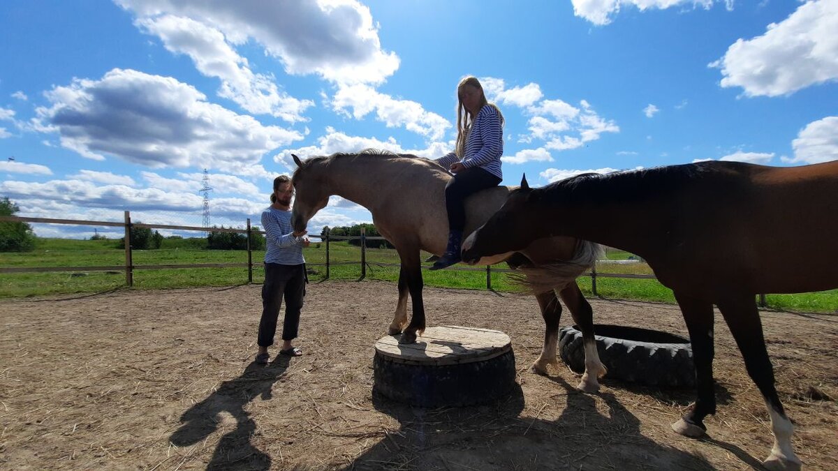 Толстый на тумбе