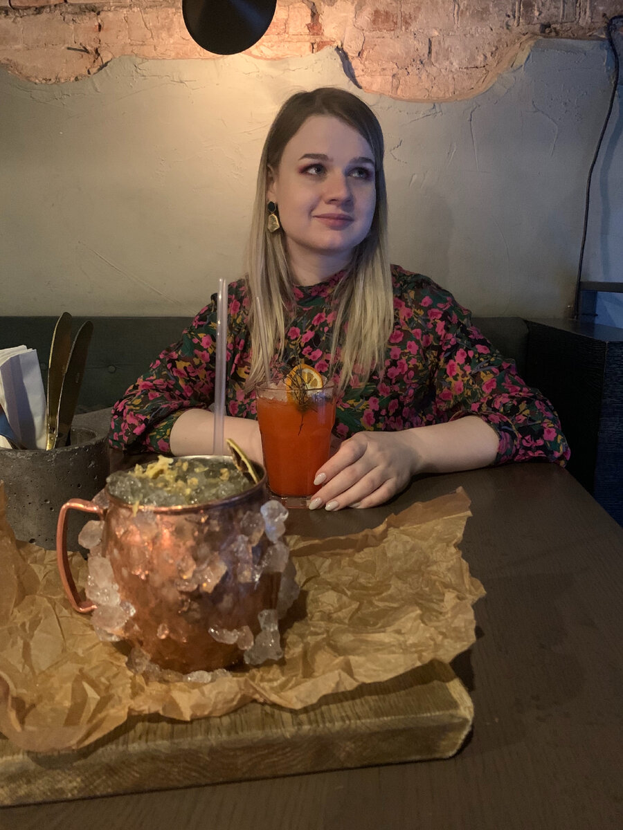 Фото из «ресторана», в который мы пошли праздновать мой день рождения. Наверное, не стоит описывать лицо Викрама, который явно не ожидал на вопрос «куда хочешь пойти» услышать ответ «Я ХОЧУ БУРГЕР» :)