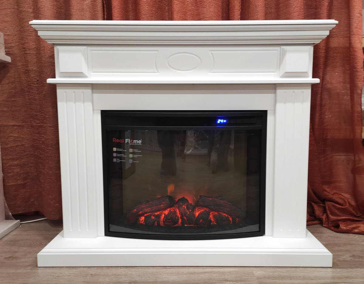 Электрический камин с белым порталом Венецианской роскоши