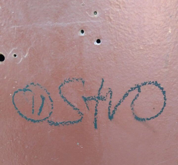 Загадочная надпись возле домофона