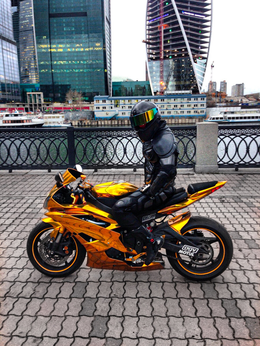 Если нужно больше инфо о костюме / фоток и видео, подписывайтесь на мой акк, если будет много подписок начну выкладывать!