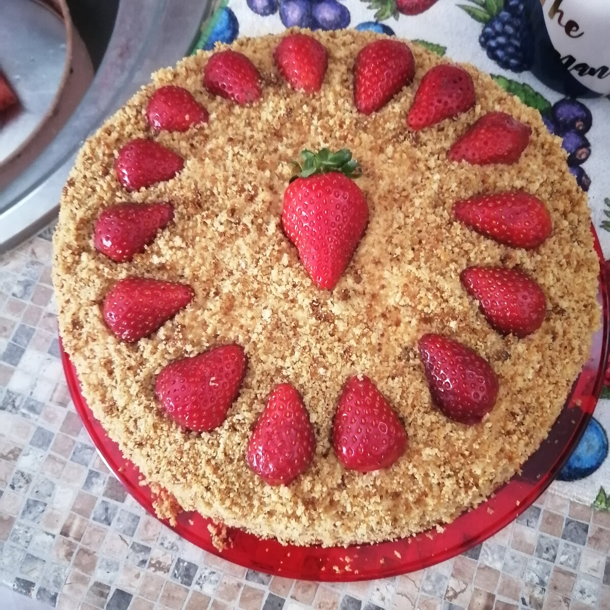 4 яйца, 1 стакан сахара, щепотка соли, 100 г. мёда, 100г.сливочного масла, чайная ложка соды, 1,5 ст. муки.