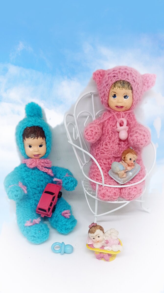 А вот и парочка, близняшек