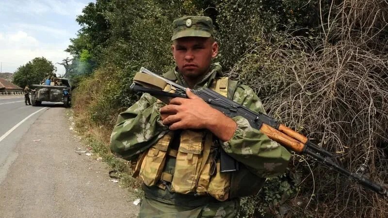 Горная флора, в которой периодически появлялись бойцы миротворческих частей и горных подразделений. Фото периода войны в Южной Осетии.