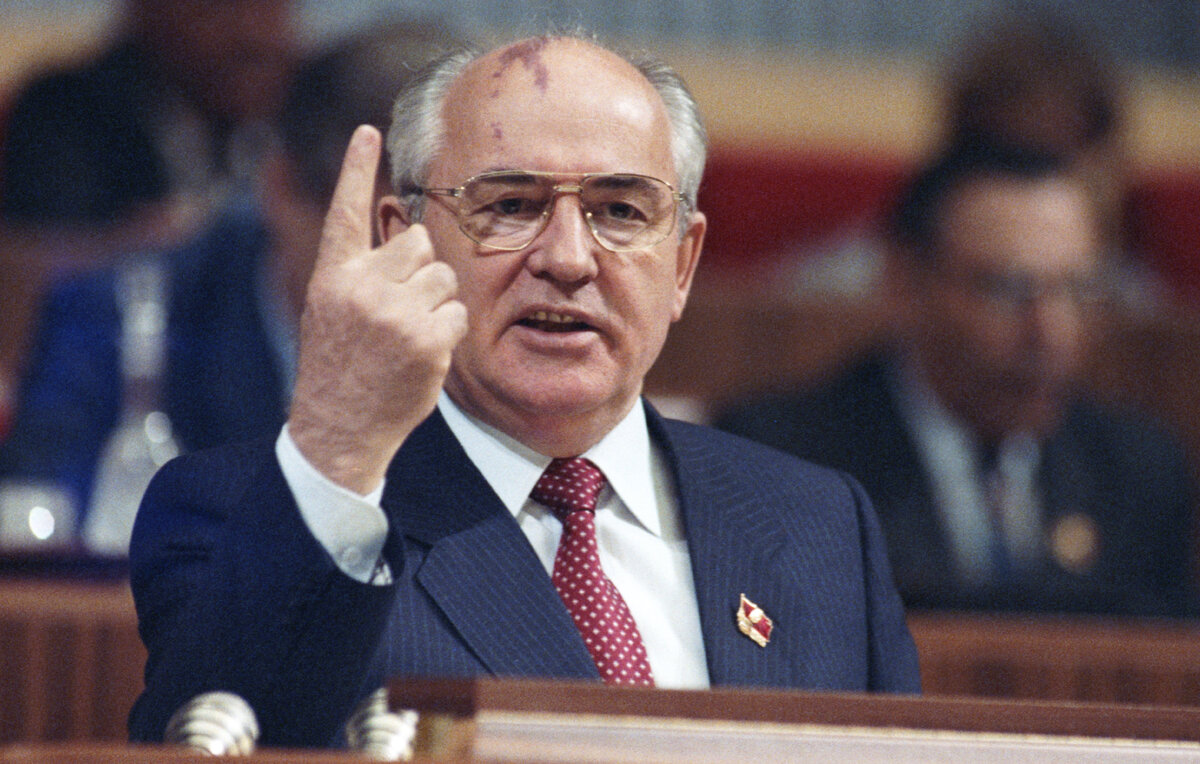    Михаил Горбачев  Юрий Лизунов, Александр Чумичев/ТАСС