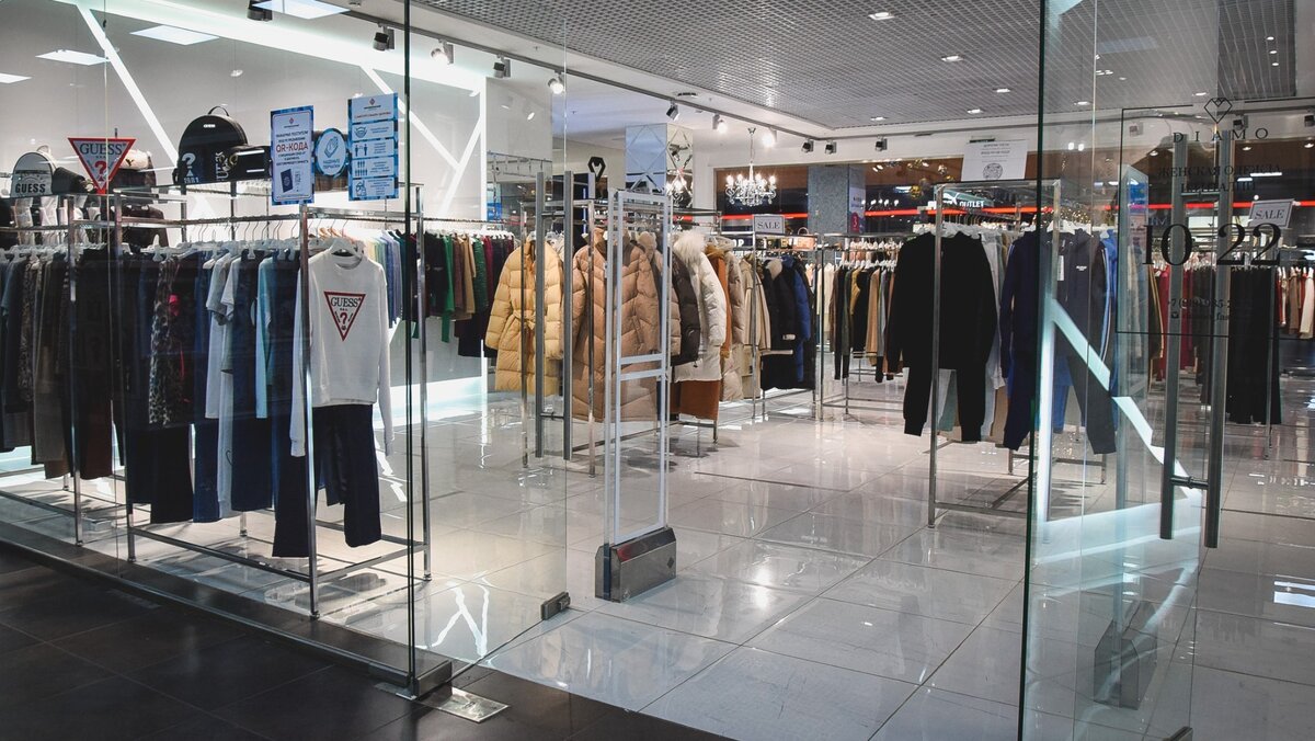     Строительство объекта вызвало множество споров и протестов.