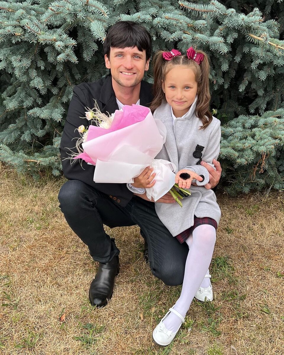 Дмитрий Колдун отвел младшую дочь в 1 класс