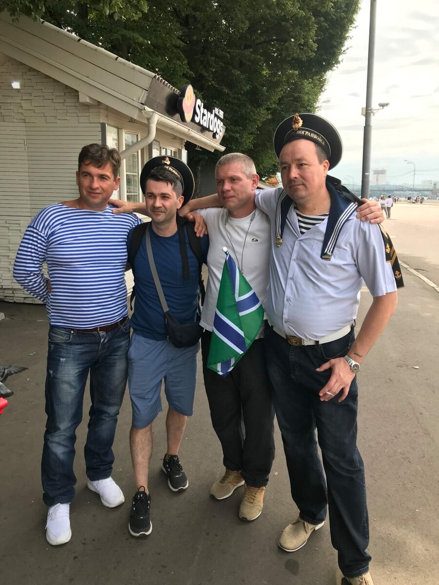 один из морских погранцов - точно Павлов Иван...